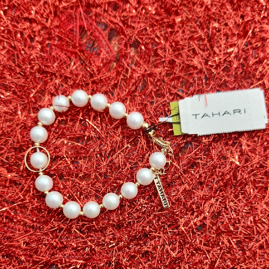 Nwt Tahari White Pearl Bracelet Gold Tone Unique Stylish Hand Jewelery Accesorr 29$